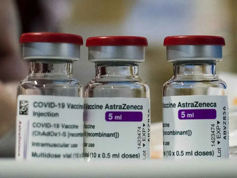 AstraZeneca reconoce por primera vez que su vacuna contra covid puede provocar trombosis