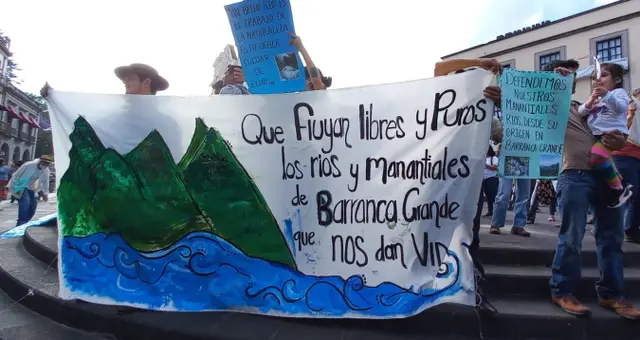 Culpan a Nestlé y Coca-Cola por saqueo de agua y sequía en Veracruz