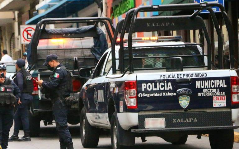 Hieren con arma blanca a taxista de Xalapa durante asalto; agresor escapó