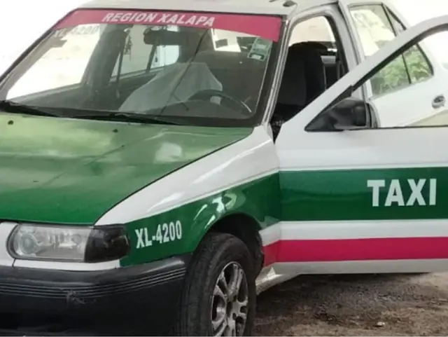 Adulta mayor muere en un taxi afuera del CAE de Xalapa