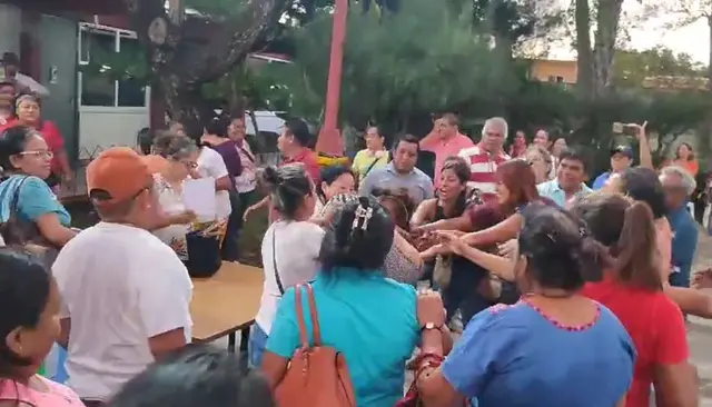 Madres acaban a golpes en CBTIS 85 de Coatzacoalcos