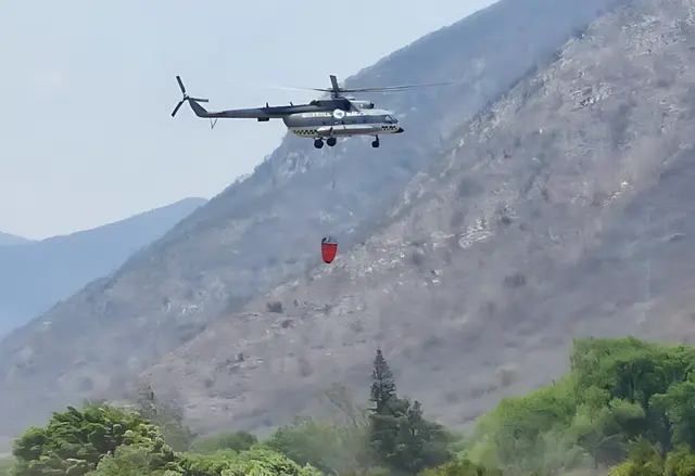 Busca PC helicópteros para combatir incendios en las Altas Montañas