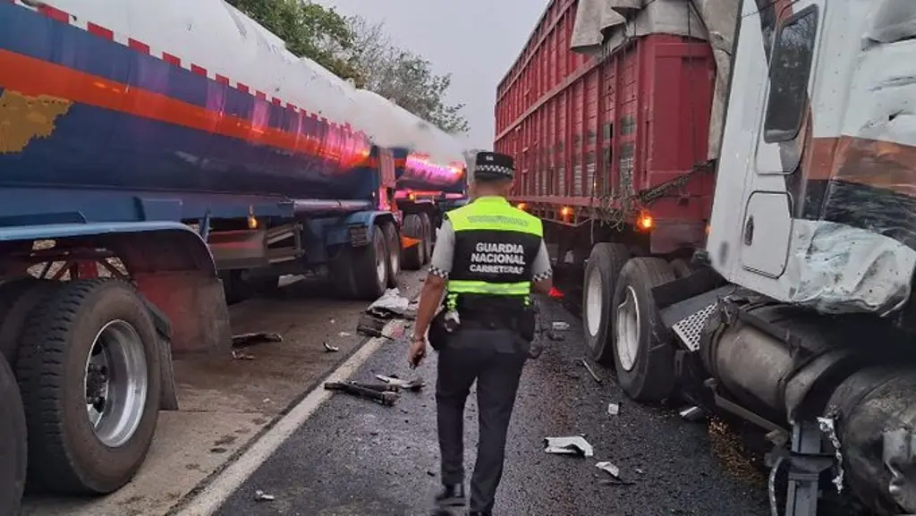 Hay cierre por accidente en esta carretera de Veracruz