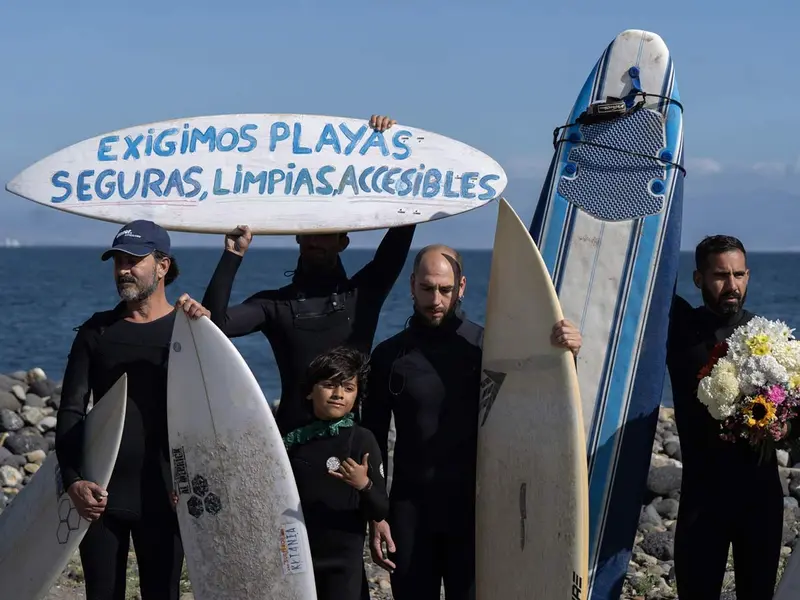 ‘El mundo se ha convertido en un lugar más oscuro’: padres de surfistas asesinados en BC