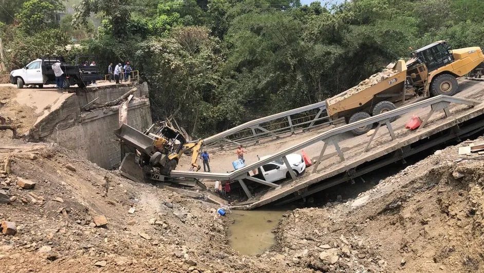 Colapsa puente vehicular en San Luis Potosí; reportan 3 heridos