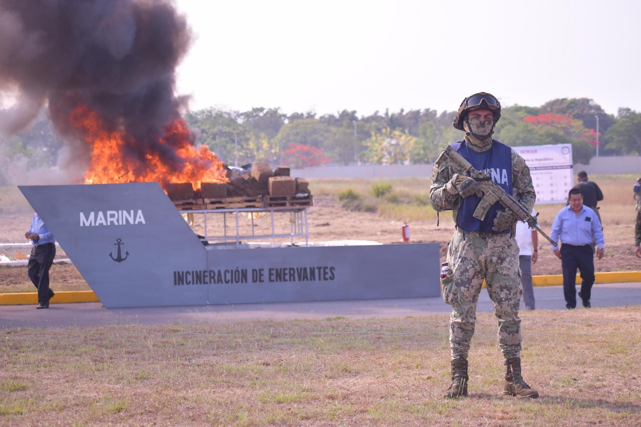 Incineran más de 800 kilogramos de droga incautada a delincuentes en Veracruz