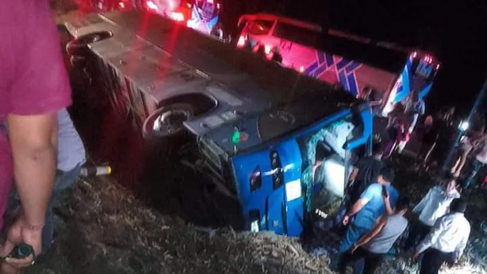 En Veracruz, vuelca autobús