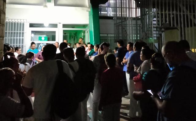 Por apagón, trasladan a 6 pacientes del IMSS 36 de Coatza