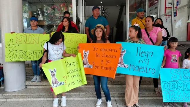 En primaria de Jalacingo, falta maestro para 25 alumnos de tercer año