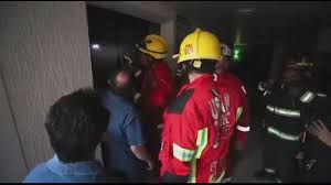 Cae elevador de hotel desde el quinto piso con 10 niños deportistas adentro