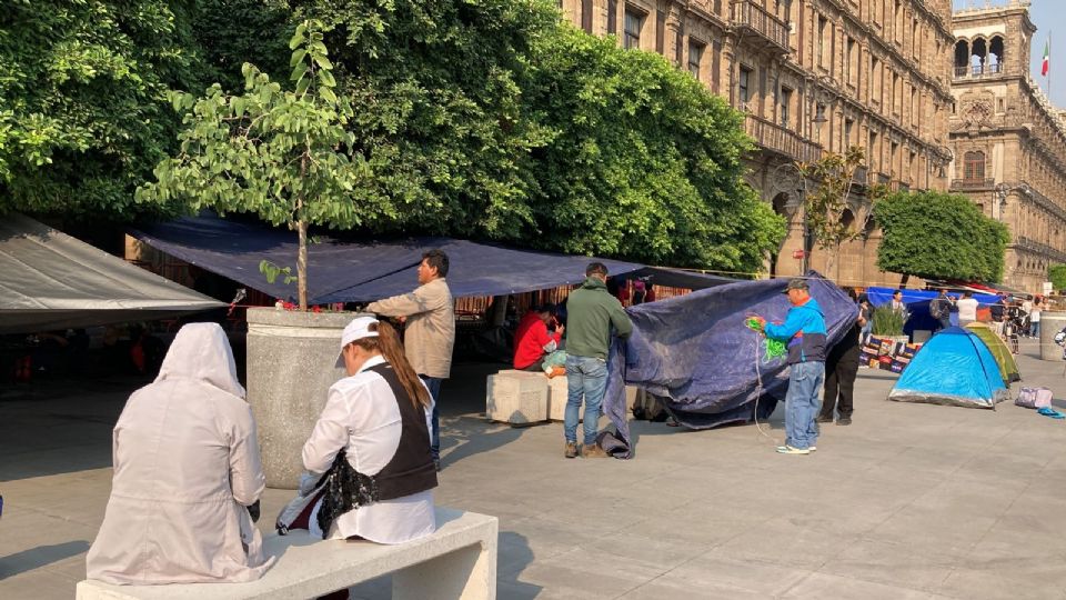 CNTE mantiene plantón en el Zócalo, pese a cierre de campaña de Sheinbaum