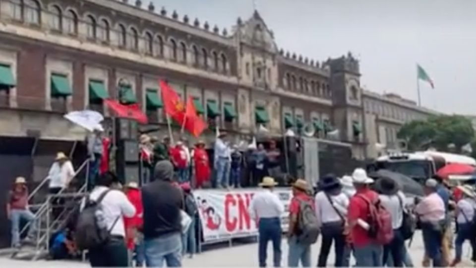 AMLO confía en que la CNTE levante plantón del Zócalo antes del 29 de mayo