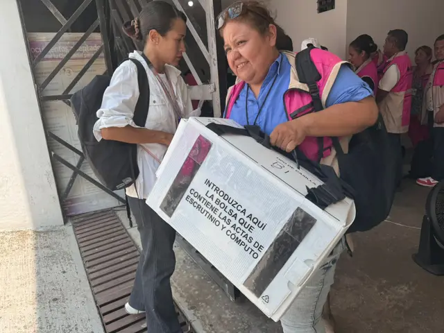 A 6 días de la elección, INE distribuye paquetería en Coatza