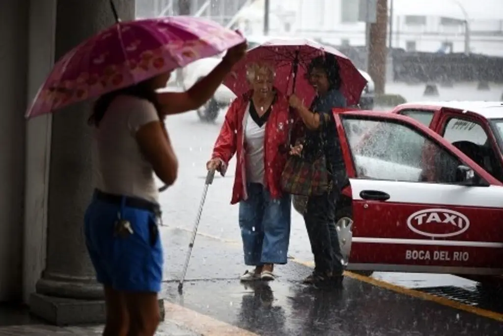 Aumenta potencial de lluvias en Veracruz por Potencial de Ciclón tropical