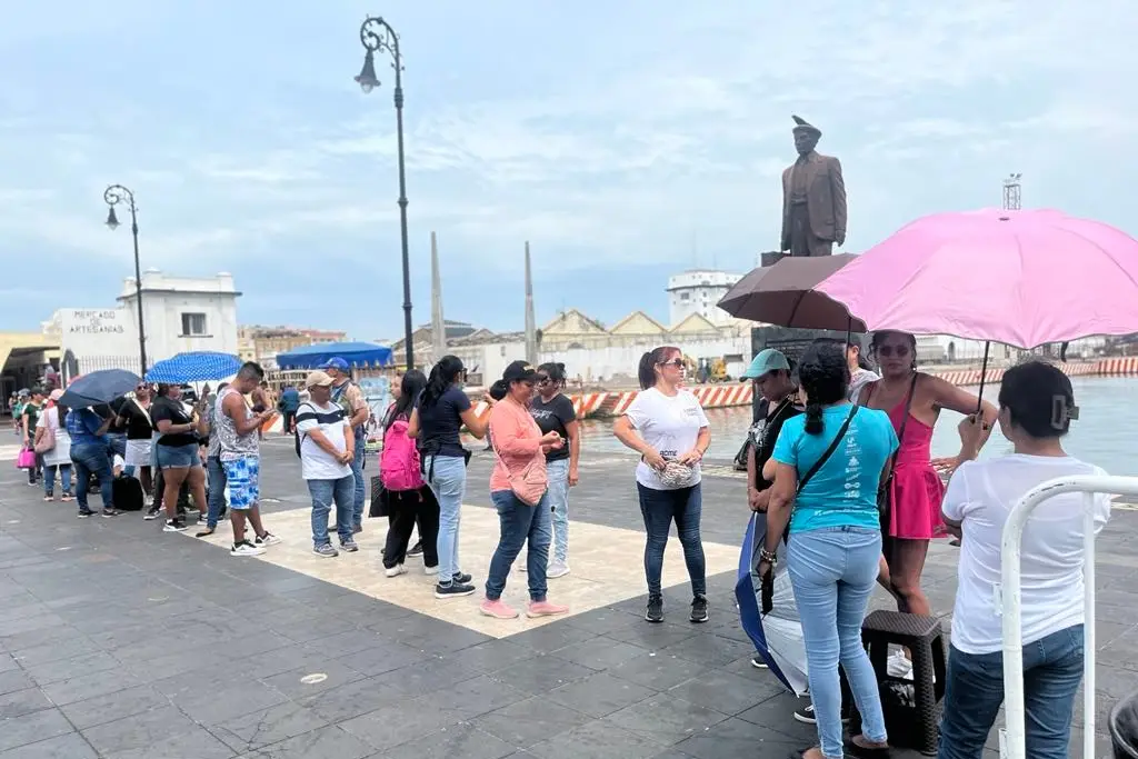 Llegan de madrugada a hacer fila para ver a Ricky Martin; llegaron desde Pachuca y Carolina del Sur