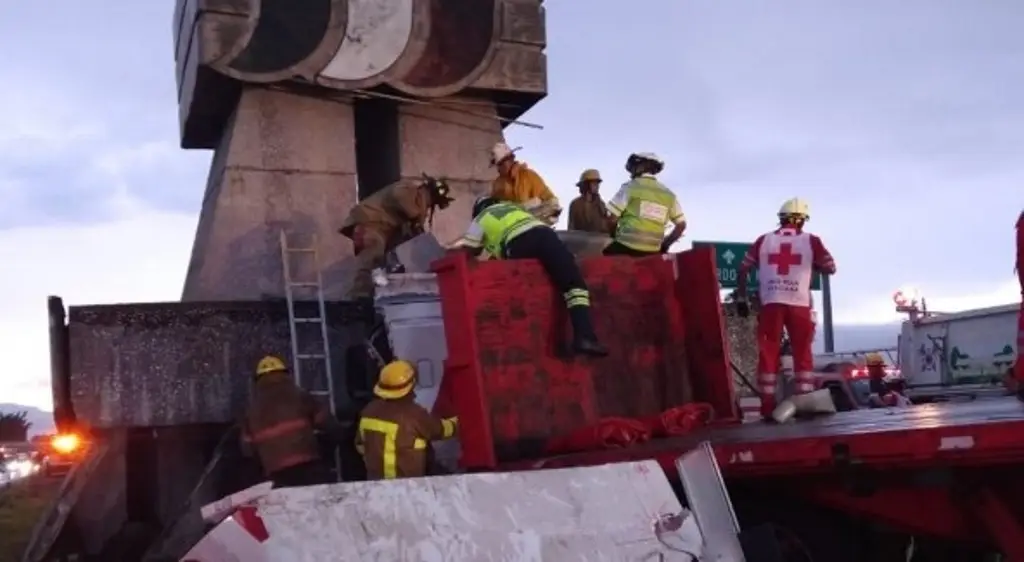 Identifican a pareja que murió en trágico accidente en autopista de Veracruz