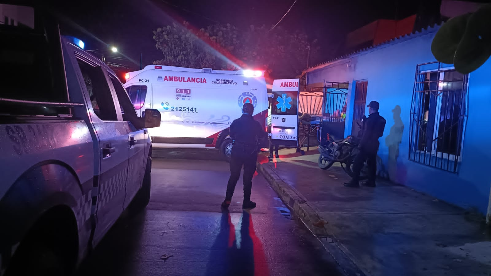 Policías ayudan a una mujer a dar a luz en Coatzacoalcos