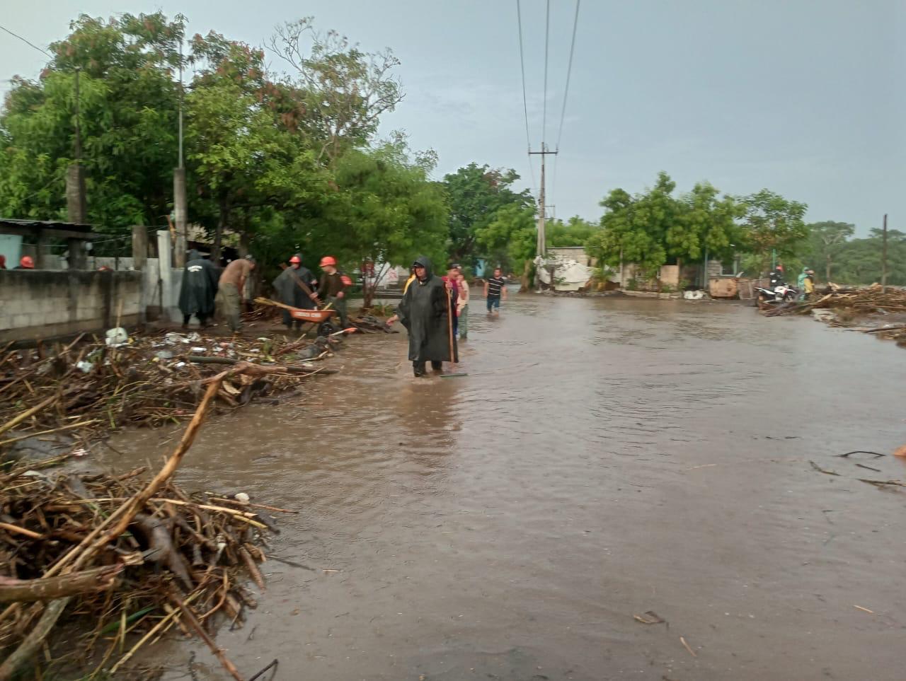 Reportan afectaciones en 12 municipios de Veracruz por lluvias torrenciales