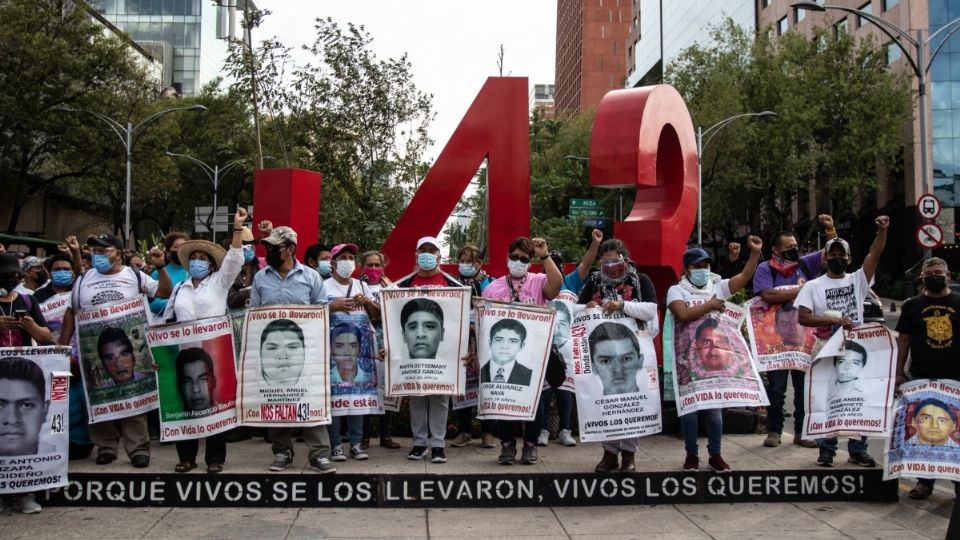 AMLO llama a dar información sobre el caso Ayotzinapa