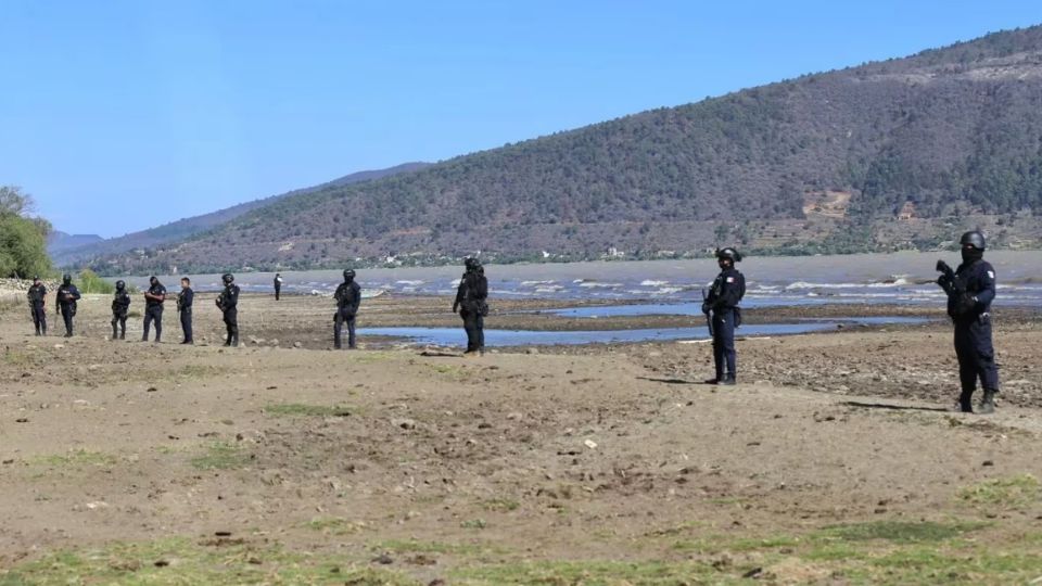 Detienen a 3 personas por huachicoleo de agua en Lago de Pátzcuaro