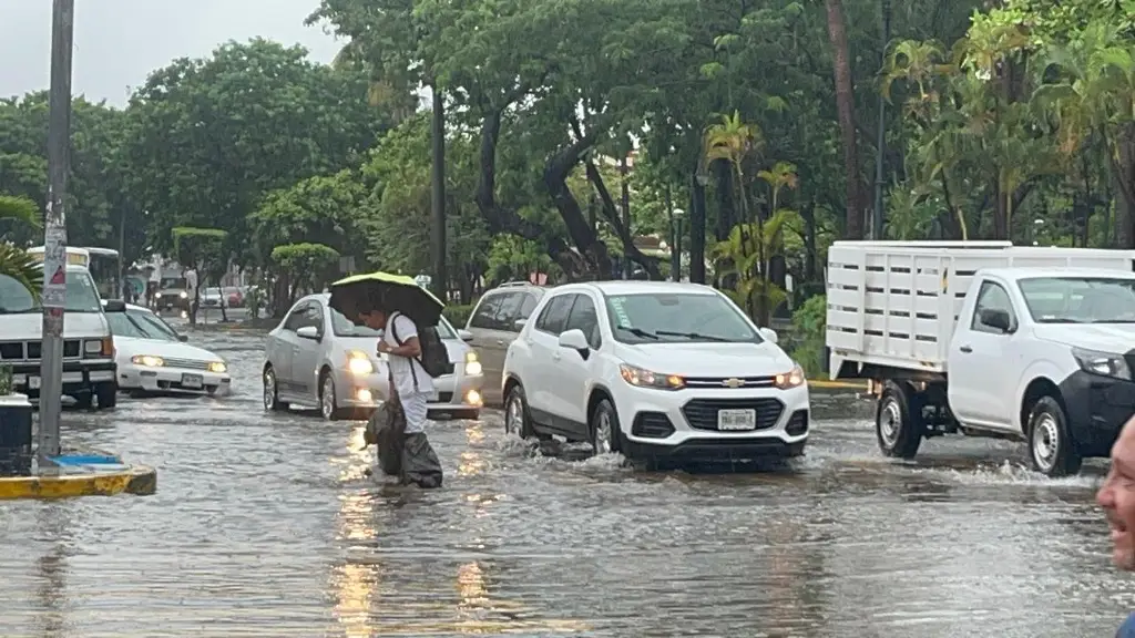 Por lluvias, inundaciones alcanzan hasta un metro de altura en municipio de Veracruz