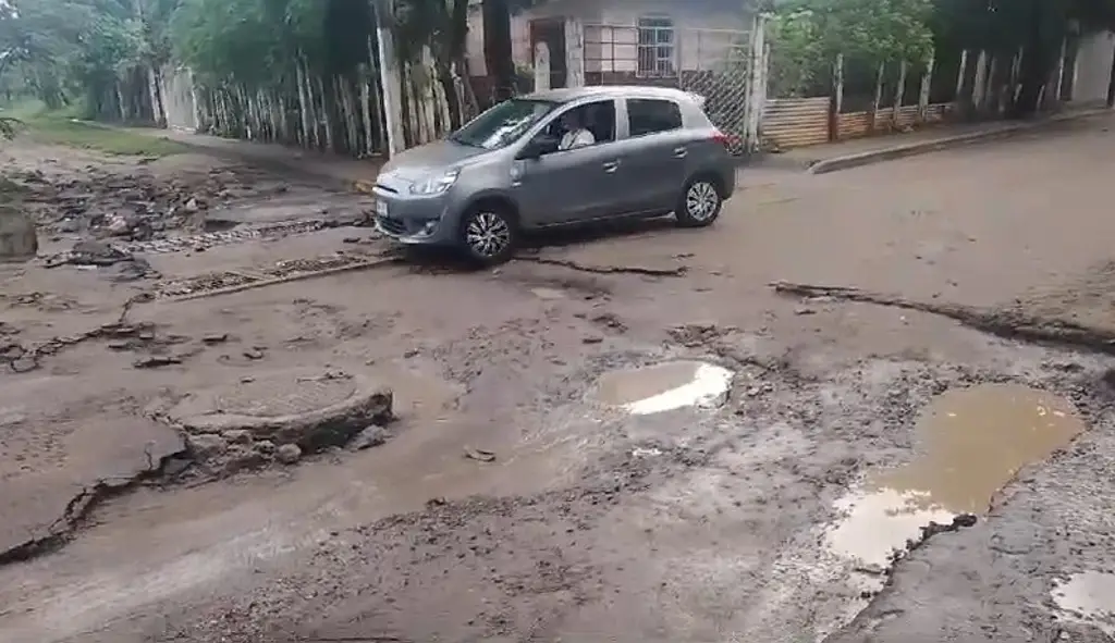 Se agranda hundimiento en Ejido Tarimoya; vecinos reportan varios accidentes