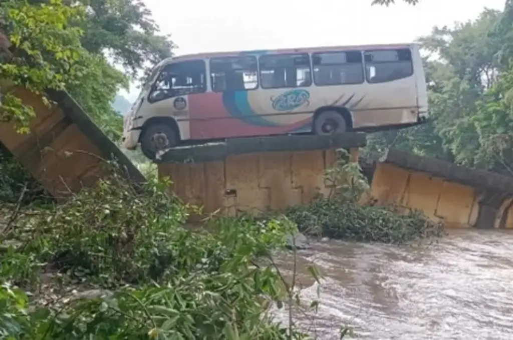 Tras colapso de puente, se prende alarma entre ciudadanía, piden revisión en la zona