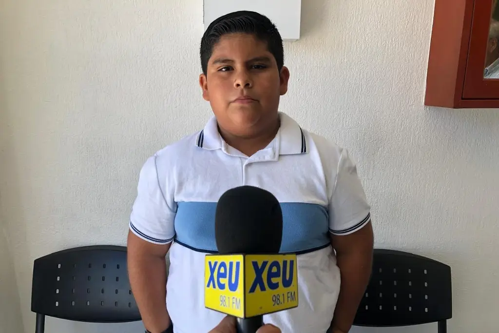 Niño de 12 años recauda ropa para pequeños con cáncer en Veracruz