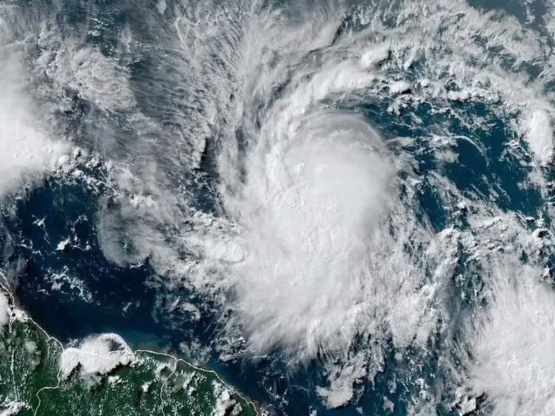 ¡Alerta! Beryl se convierte en un ‘muy peligroso’ huracán categoría 3 sobre el Caribe