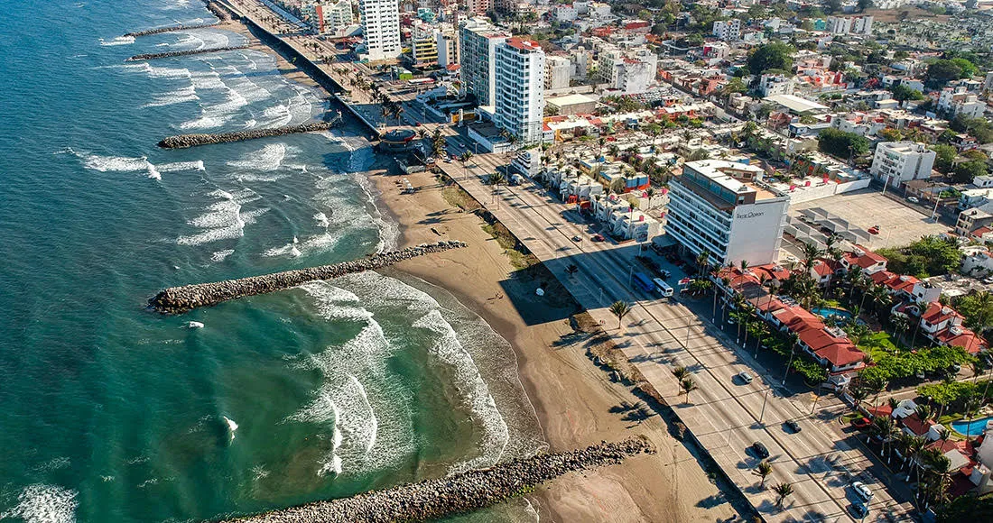 Asegura gobernador que playas de Boca del Río son aptas para bañistas