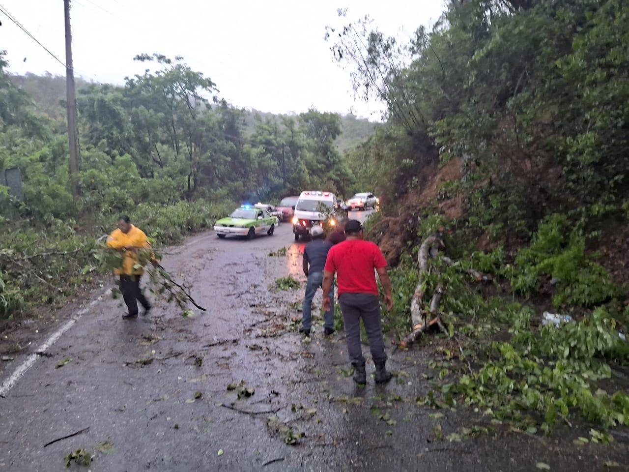 Aumentan reportes por afectaciones tras paso de tormenta tropical Chris en Veracruz