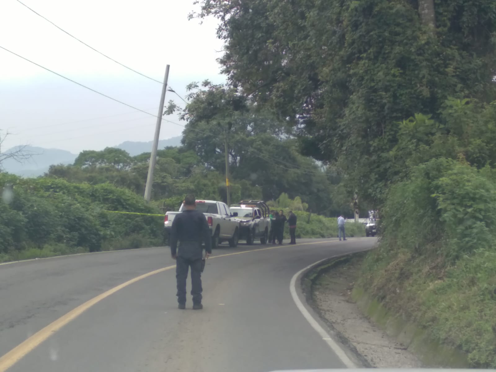 Hallan un cuerpo sobre la carretera de Coscomatepec