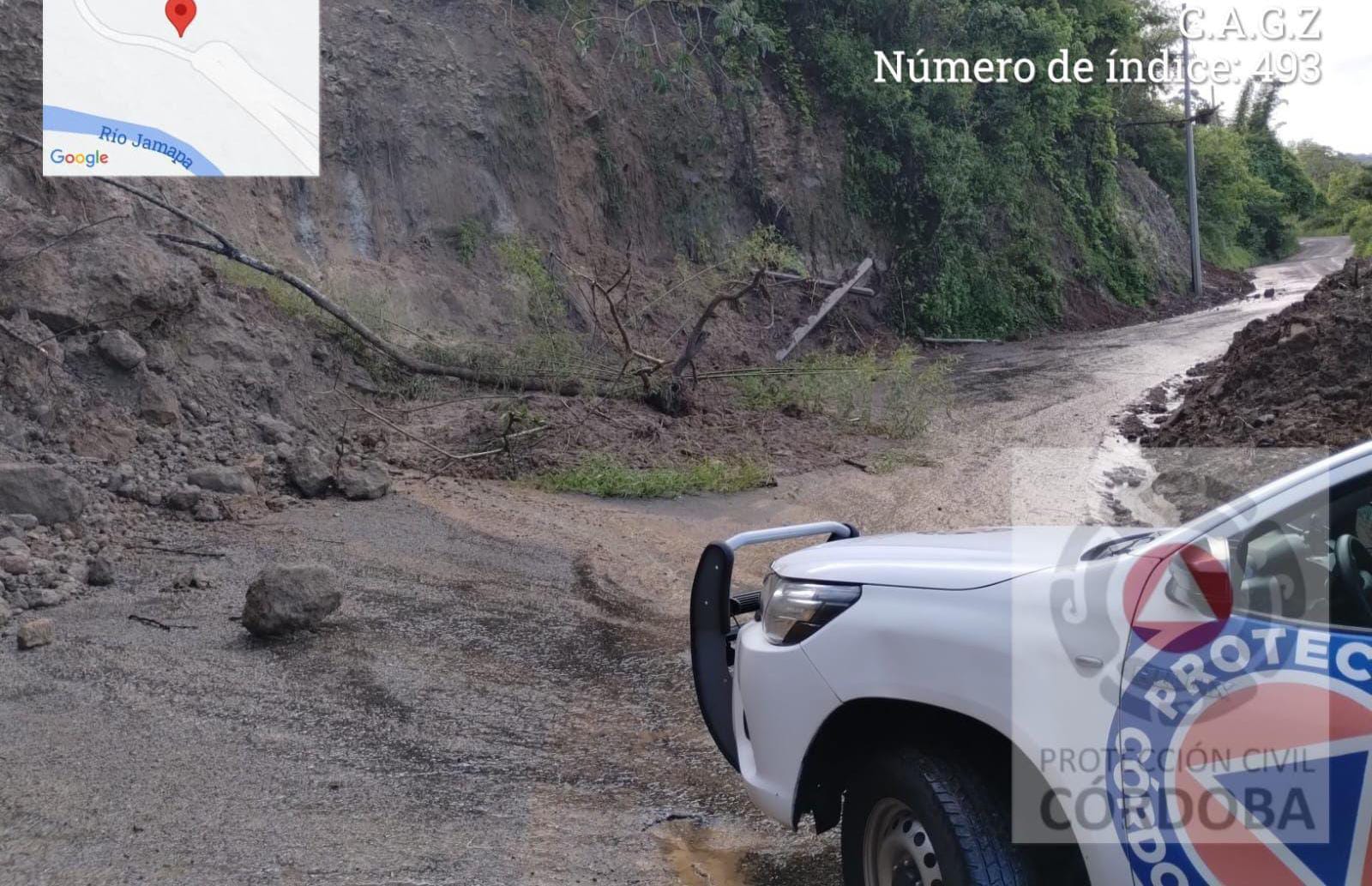 Lluvia provoca deslizamiento de tierra y obstruye carretera Tecama Calería- Acayotla