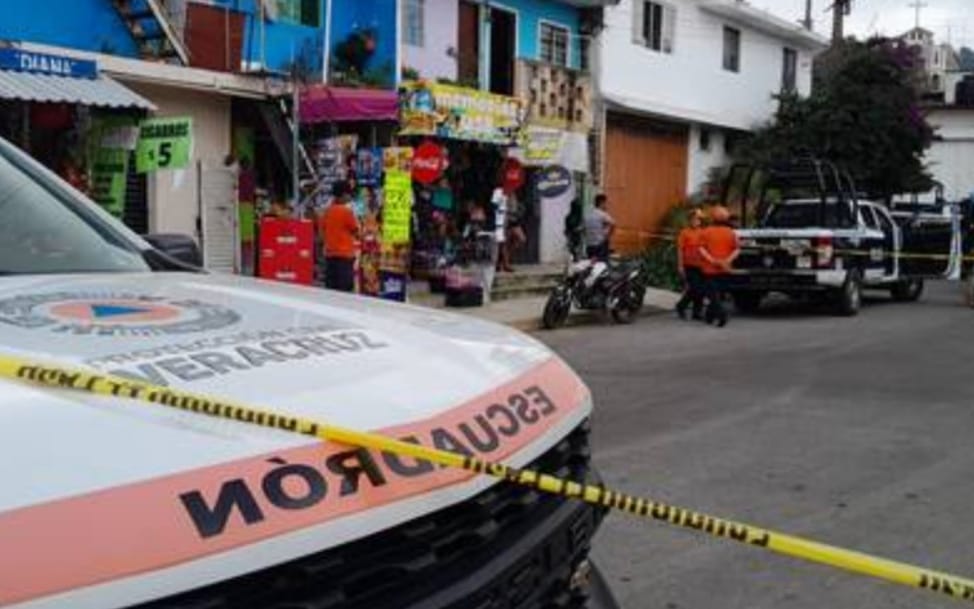 Niño muere ahogado tras caer a un tanque en la colonia Obrero Campesina de Xalapa