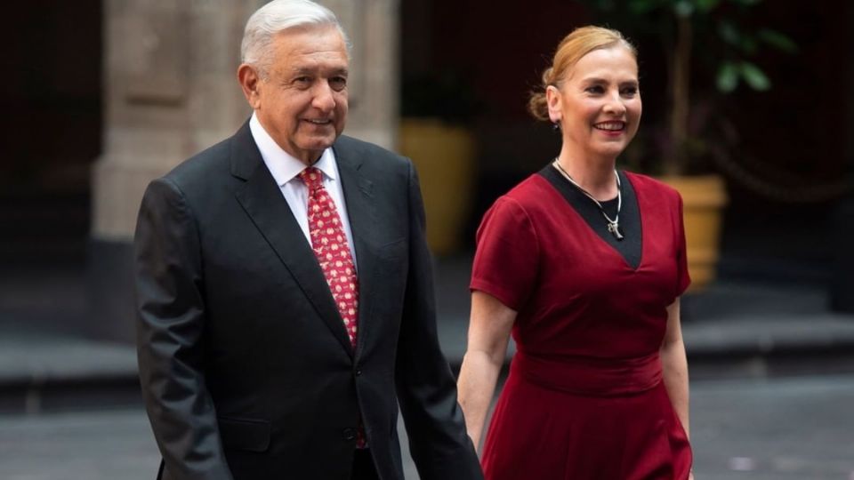 AMLO felicita a Beatriz Gutiérrez Müller por su nuevo libro: «es ñoña»