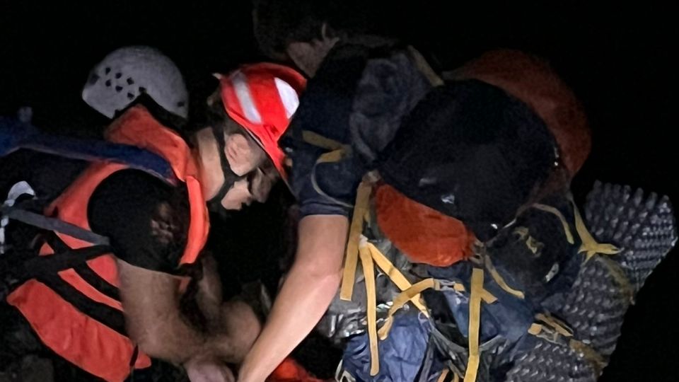 Rescatan a 11 senderistas atrapados en el Río ramos en Nuevo León