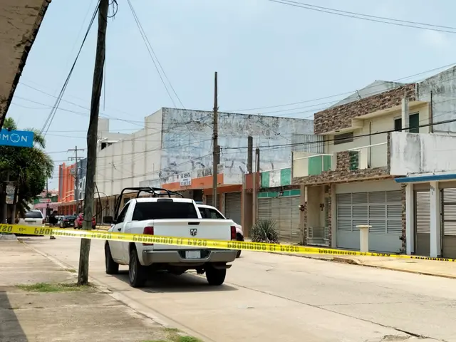 Matan de 15 disparos a hombre en la colonia Puerto México, en Coatza