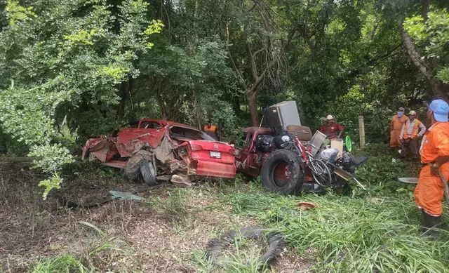 Un muerto y cuatro heridos en accidente múltiple en Jáltipan