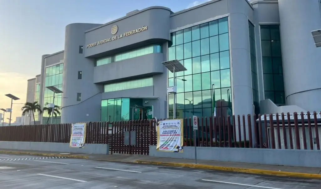 En Veracruz no hay paro de trabajadores del Poder Judicial; ponen lonas de protesta