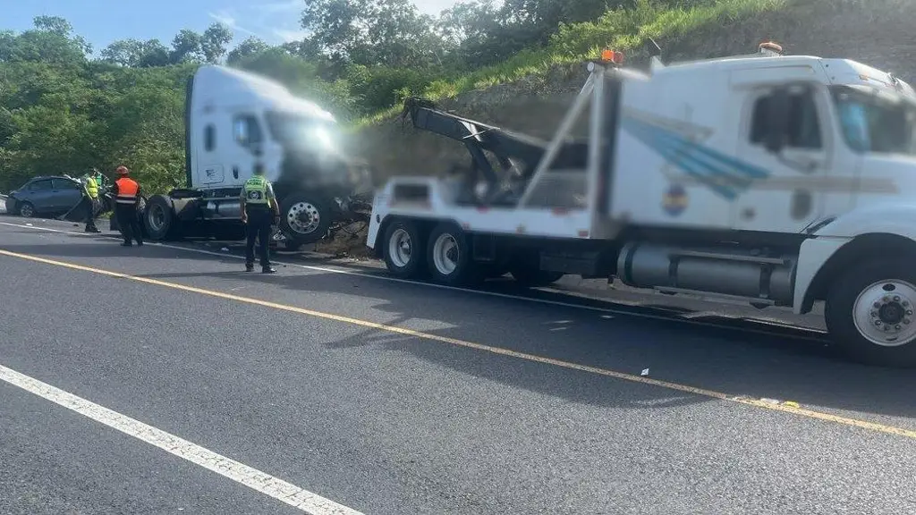 Jorge, Judith y su hija de 3 años, fallecidos en autopista de Tuxpan