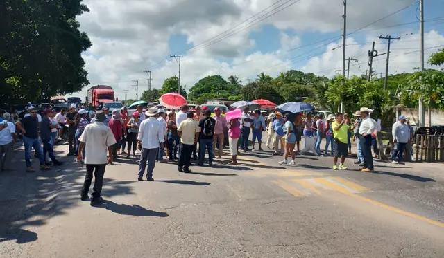 Bloqueo paraliza a conductores en carretera de Paso del Toro