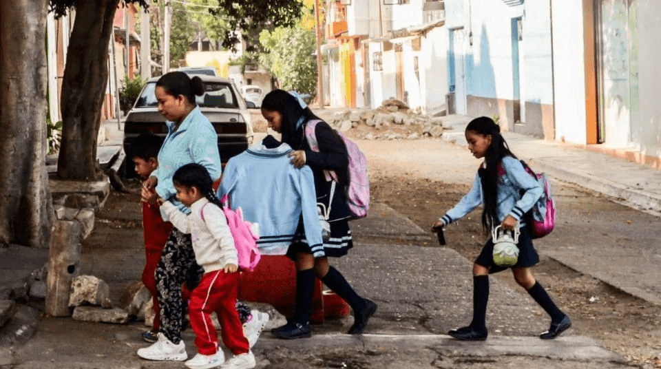 Regresan a clases cerca de 24 millones de estudiantes este lunes en las 32 entidades del país para el ciclo 2024-2025