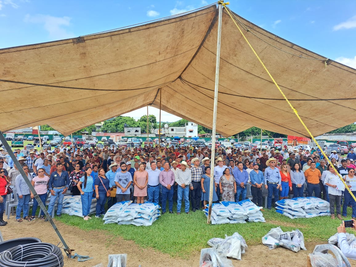 Gobierno de Veracruz realiza Tianguis Ganadero en Catemaco, beneficiando a la región