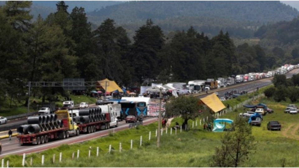 Investigarán quien «está detrás» del bloqueo en autopista México-Puebla, asegura AMLO