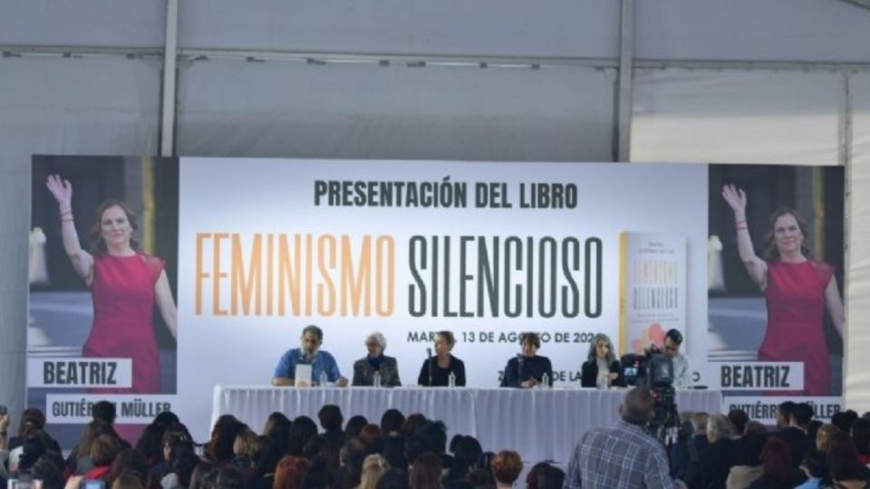 AMLO celebra presentación del libro «Feminismo silencioso» de Beatriz Gutiérrez: «Es un buen texto»