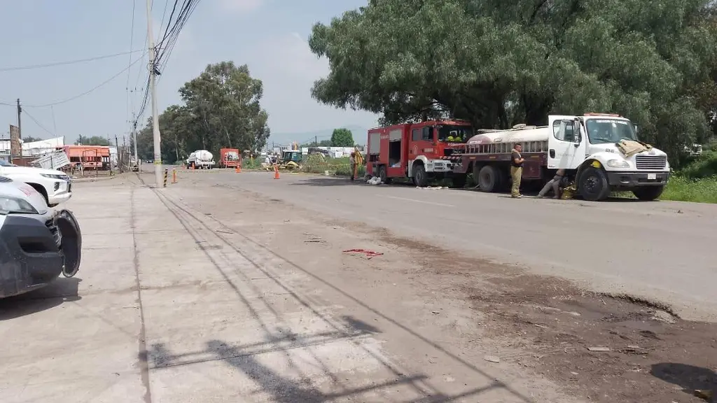 Localizan toma clandestina en ducto de Pemex en Tezoyuca; evacúan a 25 personas