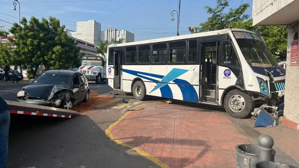 Fuerte accidente en el centro de Veracruz