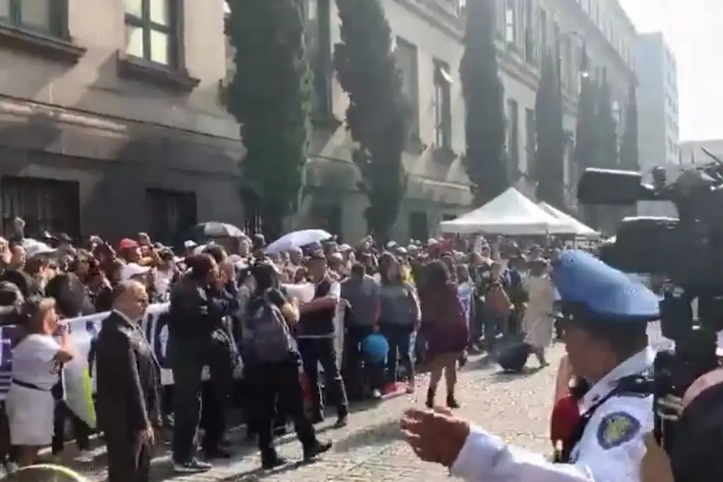 Trabajadores del Poder Judicial protestan afuera de la Corte; dan respaldo a Norma Piña