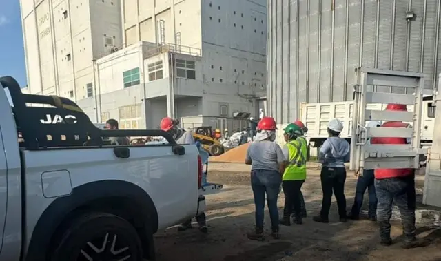 Mueren dos trabajadores al caer en contenedor de trigo en Coatzacoalcos