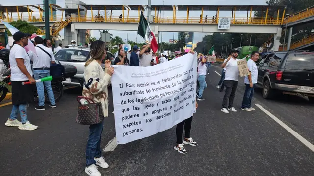 Trabajadores del Poder Judicial bloquean Lázaro Cárdenas en Xalapa